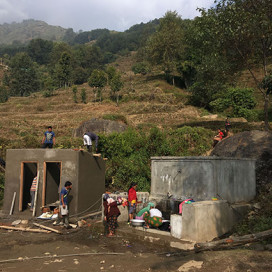 Wasserstelle und oeffentliche Toilettenanlage